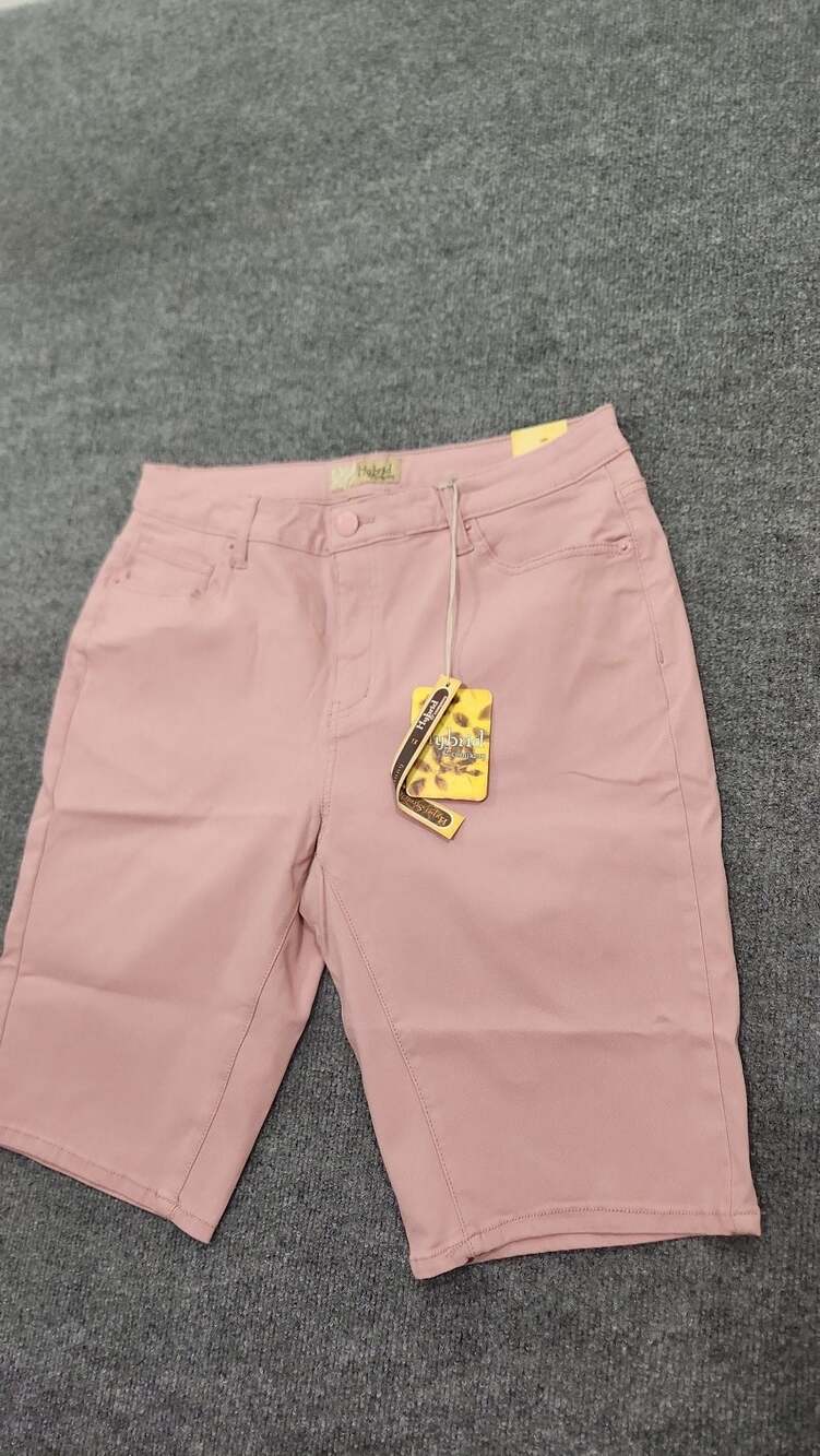 Hybrid & Company Women's Hyper Stretch Bermuda Shorts, Pink, Size 1X